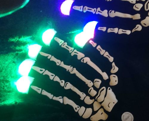 NEU ! 1x Bone Skelett Knochen LED blink leucht Hand schuh LEUCHT FINGER rechts / links